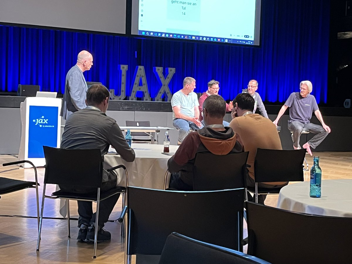 JAX feeling is back on the workshop day‘s „Lean Coffee Session: Your experience counts!“ w/ Wolfgang Pleus PLEUS Consulting, Christian Seifert esentri AG, Uwe Friedrichsen codecentric AG, Thomas Schissler agileMax, Tal Uscher Agiliana GmbH, Felix Stein Agile Process GmbH <a href="/jaxcon/">W-JAX</a>