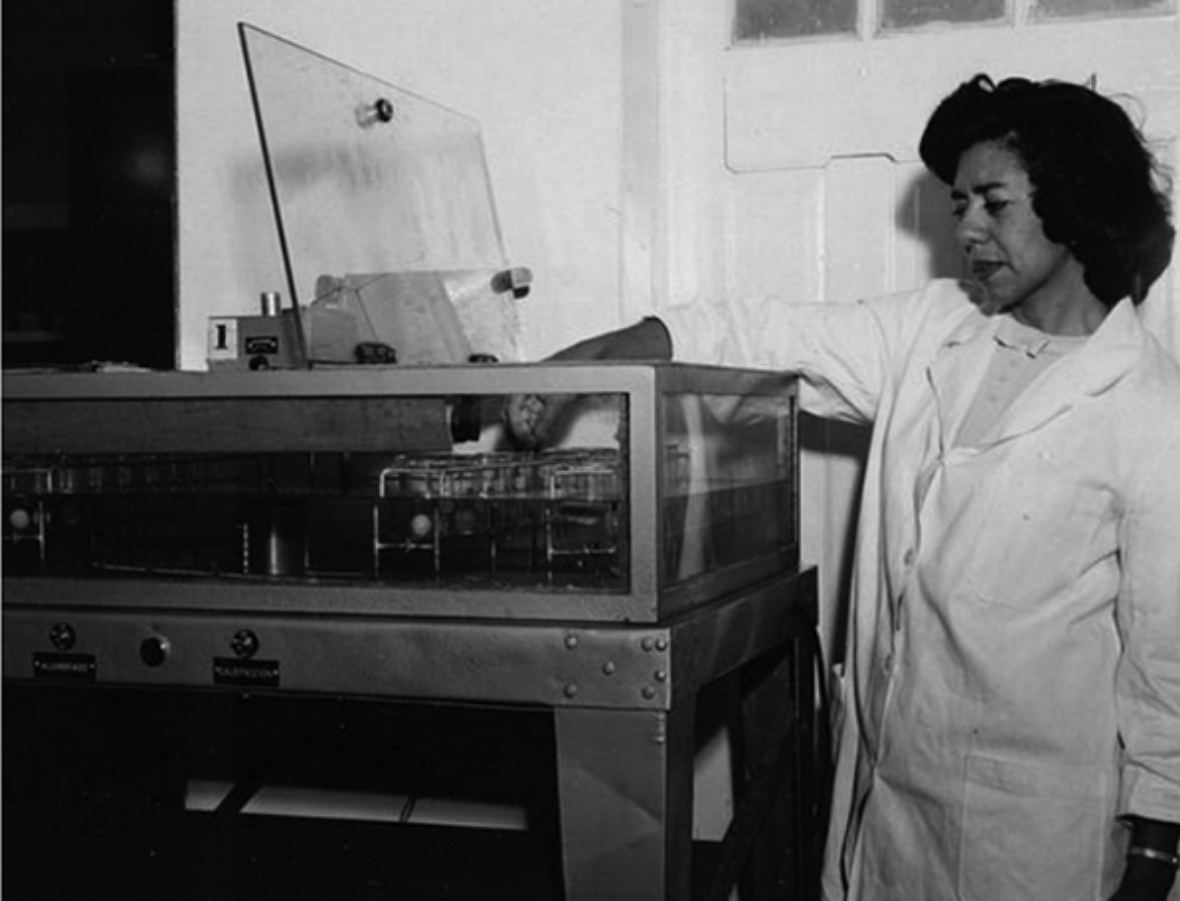 Compartimos el texto de Gabriela Soto Laveaga, "Worker Once Known: Thinking with Disposable, Discarded, Mislabeled, and Precariously Employed Laborers in History of Science", publicado en Isis.

Se puede leer en: journals.uchicago.edu/doi/pdf/10.108…