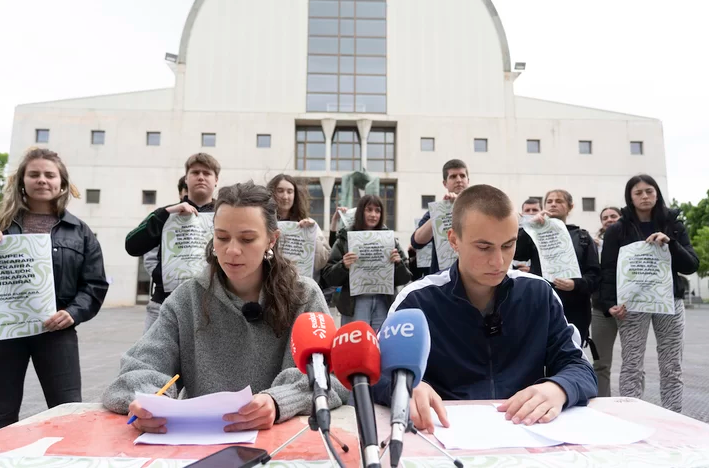 NUPek euskararekiko duen «utzikeria» salatu dute ikasleek, Euskara Planaren balorazioa eginda naiz.eus/eu/info/notici…