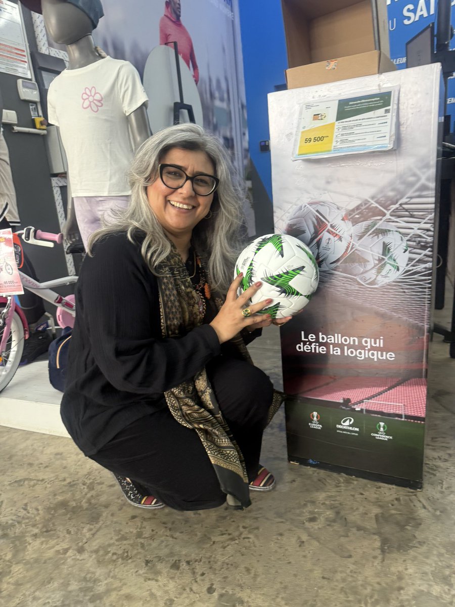 Saima Maymunah Sayed (@sayedmaymunah) on Twitter photo Made in Pakistan Footballs in sports goods store in Dakar, Senegal.  ⚽️🇵🇰
“Le ballon qui défie le logique!” The football that defies logic! Made in Pakistan Footballs in sports goods store in Dakar, Senegal.  ⚽️🇵🇰
“Le ballon qui défie le logique!” The football that defies logic!