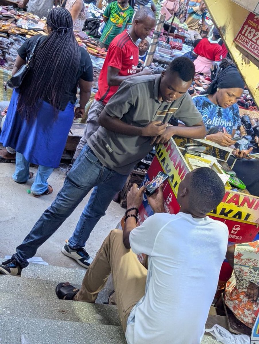 “Hii simu haina kipengele chochote,nimalize chap nikalale”