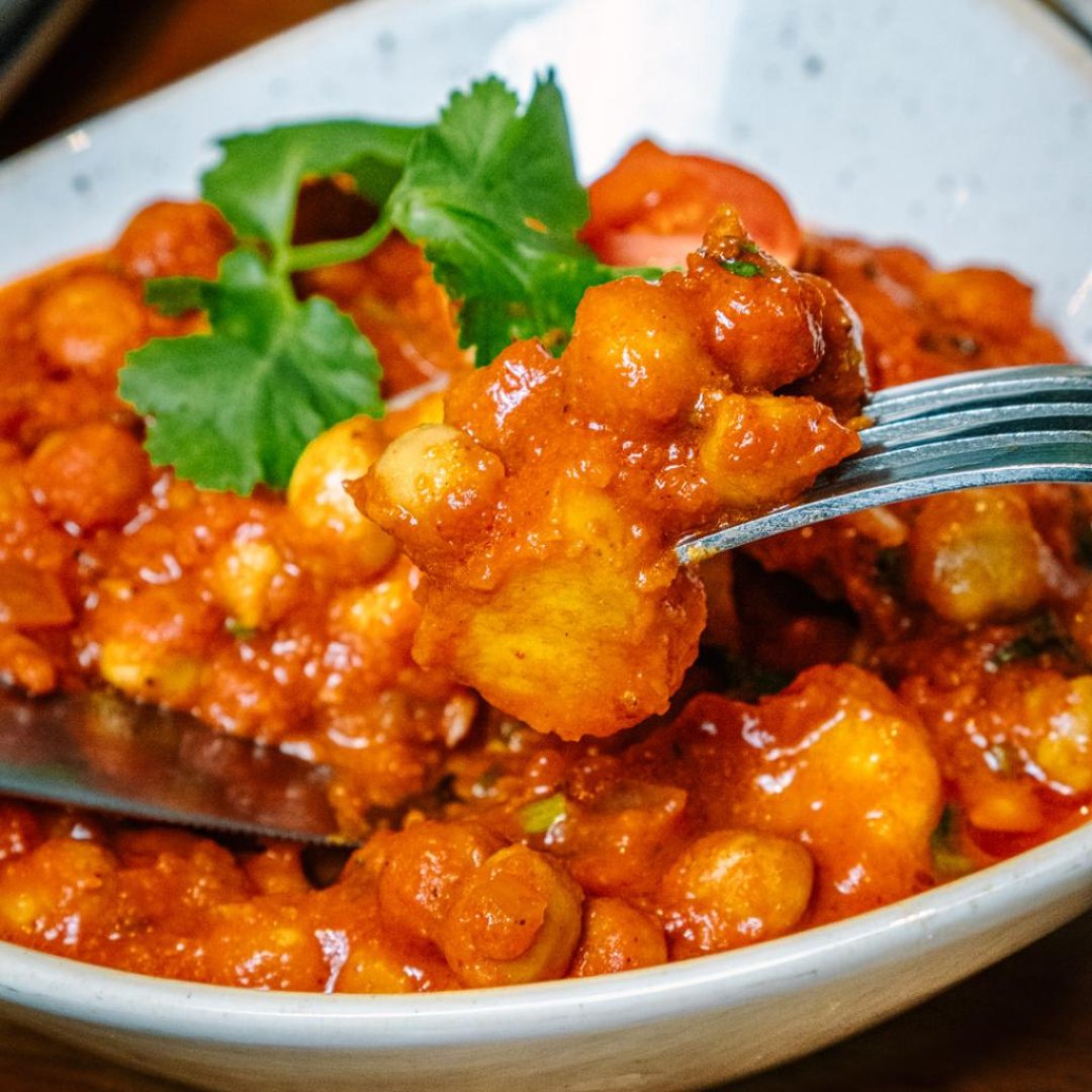 No plans for the May Bank Holiday? You do now, and it's called Chickpea and Tofu curry 😍🍛 

Dine in or get yours delivered now: urban-tandoor.com

#urbantandoor #bristol #clifton