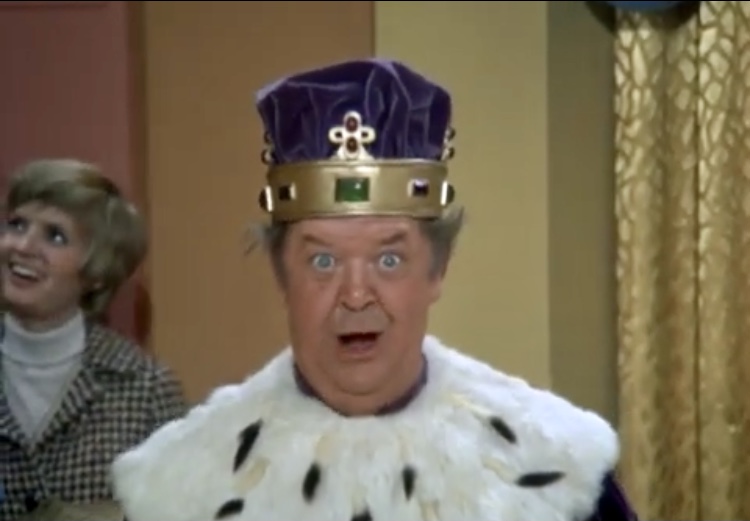 treadperilously's tweet photo. This Month, @treadperilously is focusing on shows that inspired 'WandaVision.' Stay tuned for The Brady Bunch's "The Winner" this Thursday on @ApplePodcasts @Patreon &amp; @Fanbase_Press (@eriksamaya) https://t.co/GyjaOw97Yp
