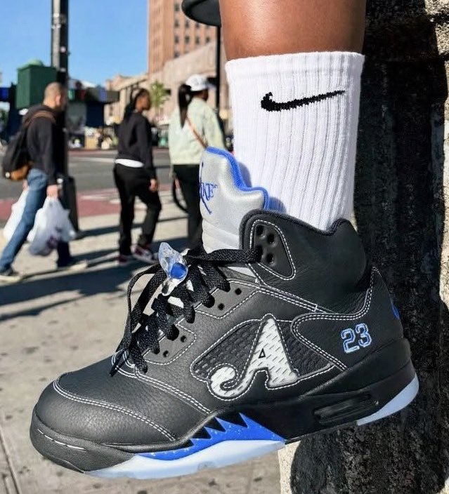 Ovrnundr's tweet image. Awake NY x Nike Air Jordan 5

• $210 dollars 

Pink - August 16th
Black - August 30th