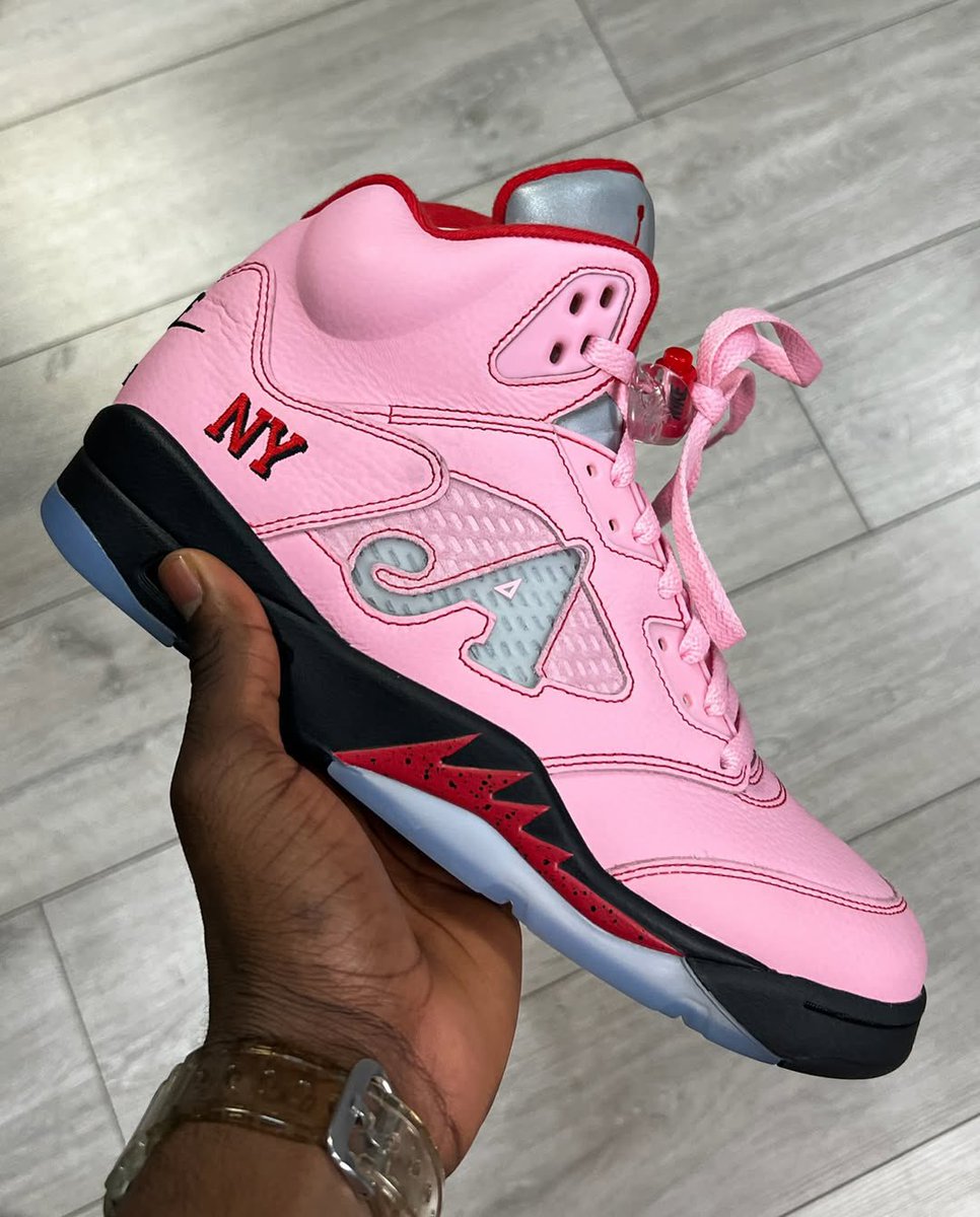 Ovrnundr's tweet image. Awake NY x Nike Air Jordan 5

• $210 dollars 

Pink - August 16th
Black - August 30th