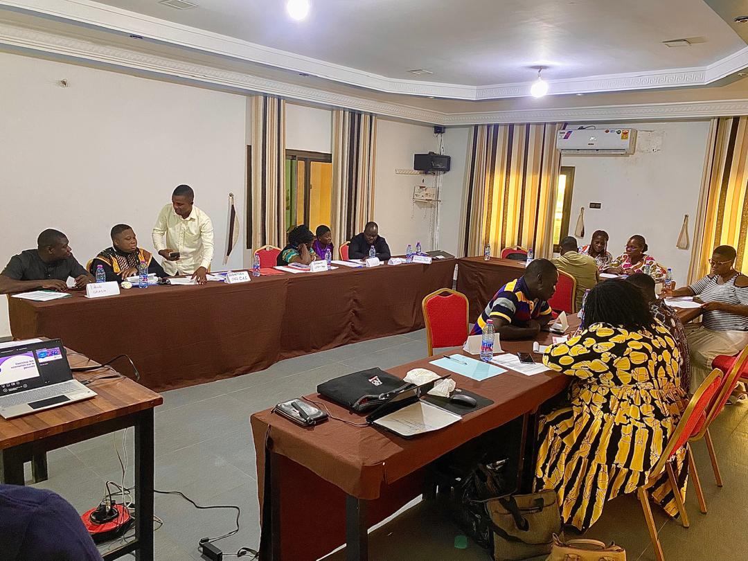 crt_humanitaire's tweet photo. Dans le cadre du renforcement de capacités des structures membres du réseau MenEngage Togo dont fait partie @crt_humanitaire,un atelier sur l'Approche Transformatrice du Genre s'est tenu à Lomé du 22 au 25/04/2025 afin de promouvoir l'égalité de genre entre les deux sexes
@ifrc https://t.co/kluj1JQWOG