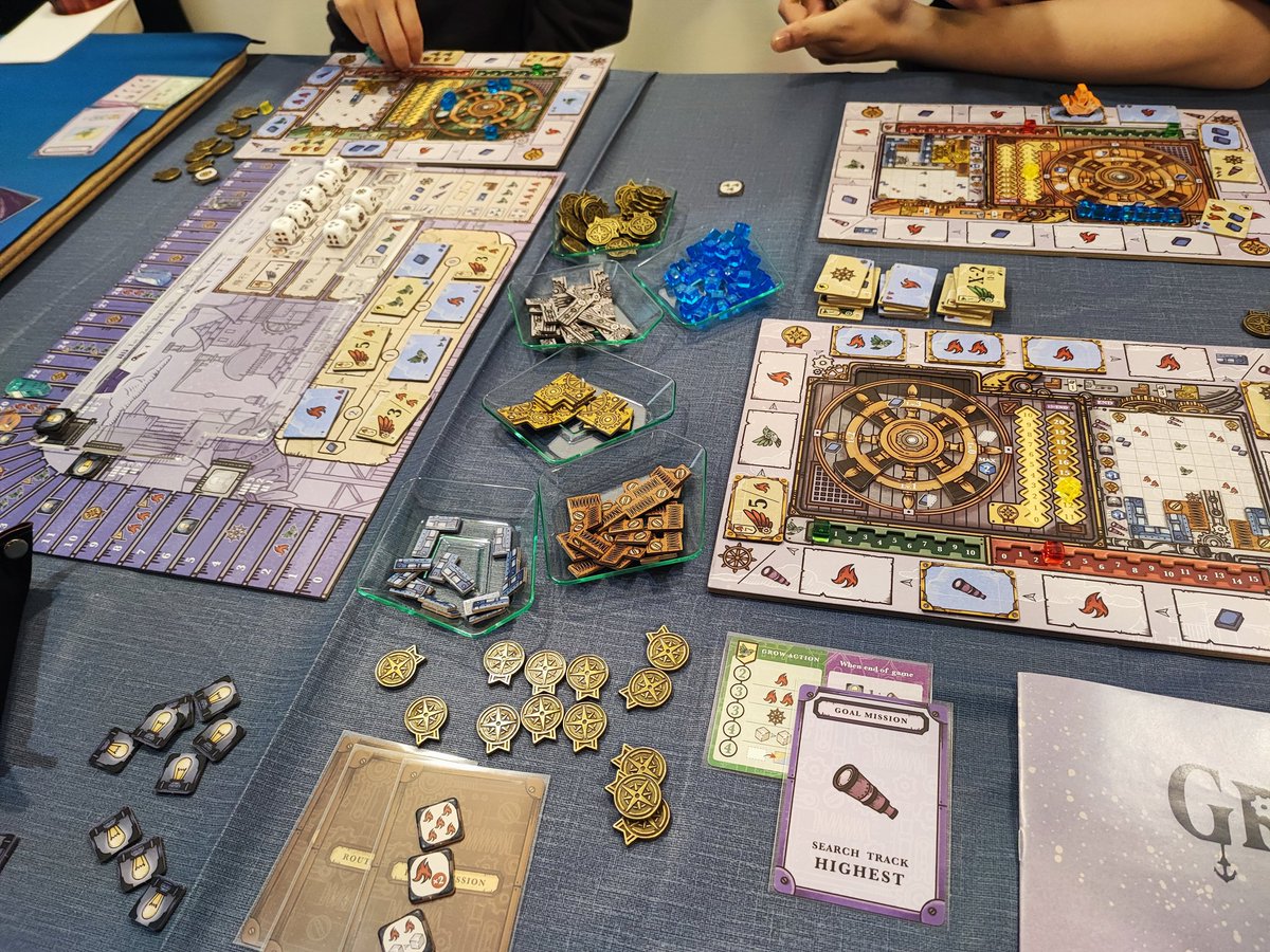先日と本日とボドゲ会でございました。海鳴りのドラゴン、クランクカタコンべ、コーヒーラッシュ(拡張込)をやらせ頂きとっても楽しかった☺持ち込みのタペストリー(拡張2種込)とグロウスカイもやらせてもらえてｳﾚｼﾐでした😆タペストリー、やっぱり面白かったので、またどこかでやりたいものです👍
