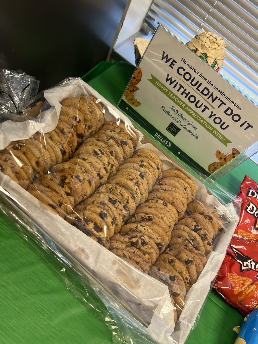 What a sweet way to kick off Teacher Appreciation Week! 🍪

A big THANK YOU to DISD Leadership for treating our staff to cookies today — your kindness and support mean so much. We truly appreciate you thinking of us! 

#TeacherAppreciationWeek #ThankYou