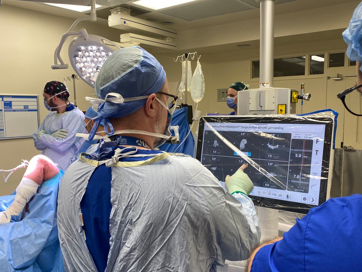 UHN Sprott Department of Surgery (@uhn_surgery) on Twitter photo We are proud to announce a new milestone with Dr. Michael Zywiel performing two of the first robotic-assisted partial knee replacement procedures in Canada using the DePuy Velys system.
Both patients were up, walking and heading home within hours of their surgeries! We are proud to announce a new milestone with Dr. Michael Zywiel performing two of the first robotic-assisted partial knee replacement procedures in Canada using the DePuy Velys system.
Both patients were up, walking and heading home within hours of their surgeries!