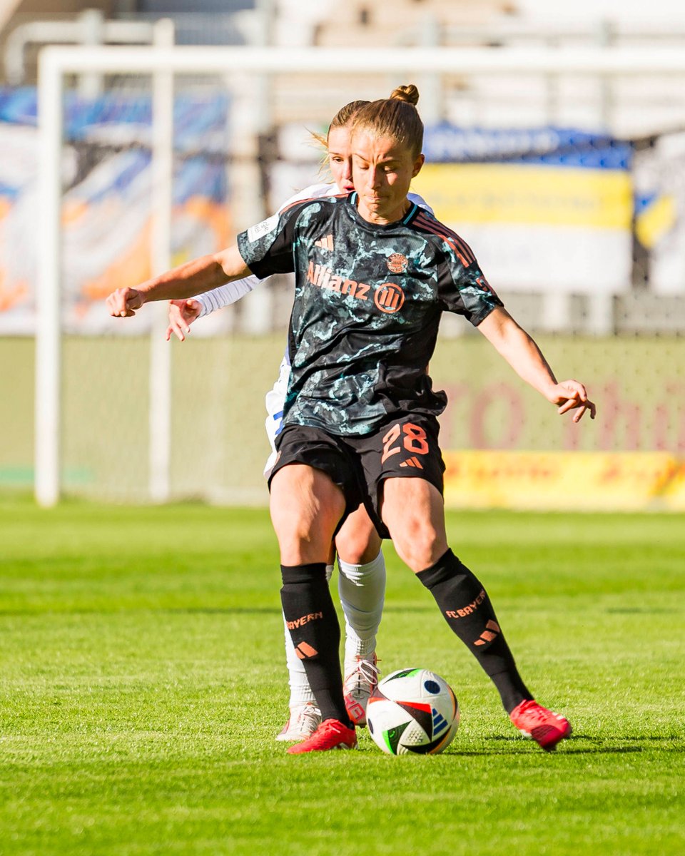 Wir spielen uns hier ganz tief in der Hälfte Jenas fest. Der Siegtreffer ist noch drin, Mädels!

⚫ #CZJFCB | 0:0 | 85‘