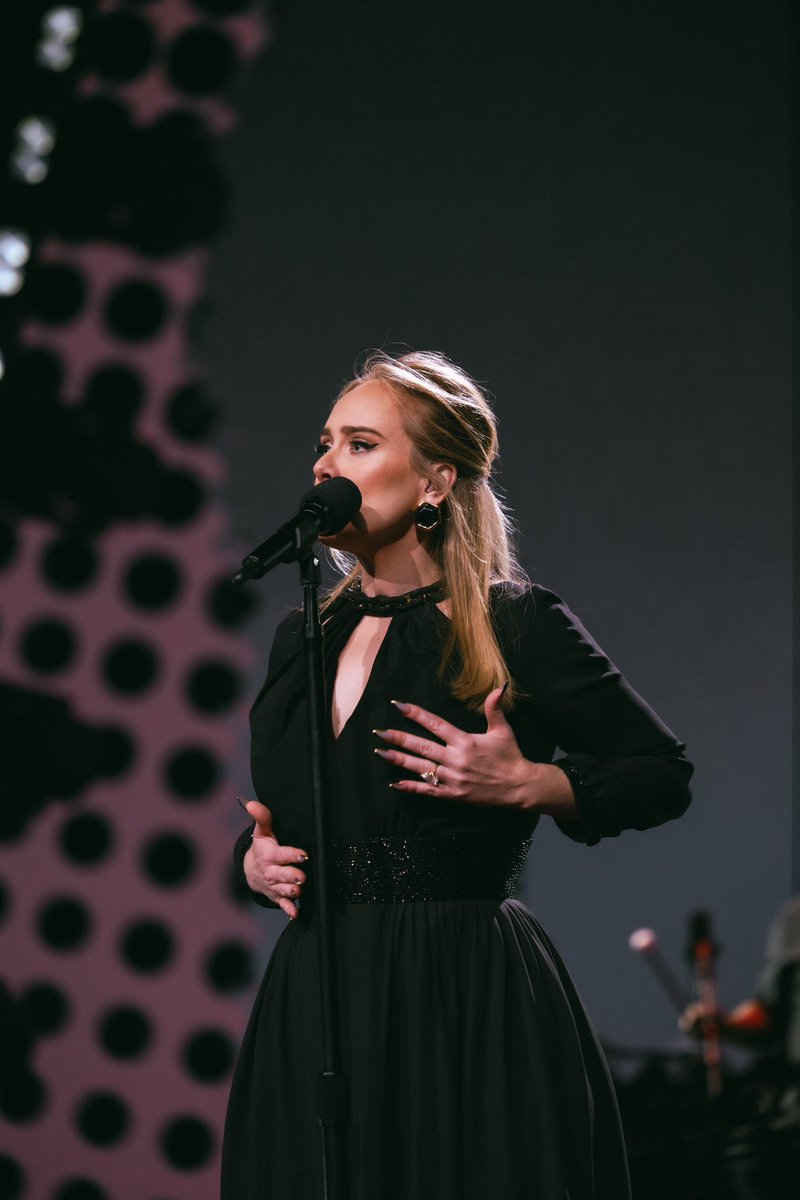 AdeleSourceFRA's tweet photo. Joyeux anniversaire à notre One &amp; Only, Adele, qui fête aujourd'hui ses 37 ans 😍 https://t.co/IpL5qyhHU5