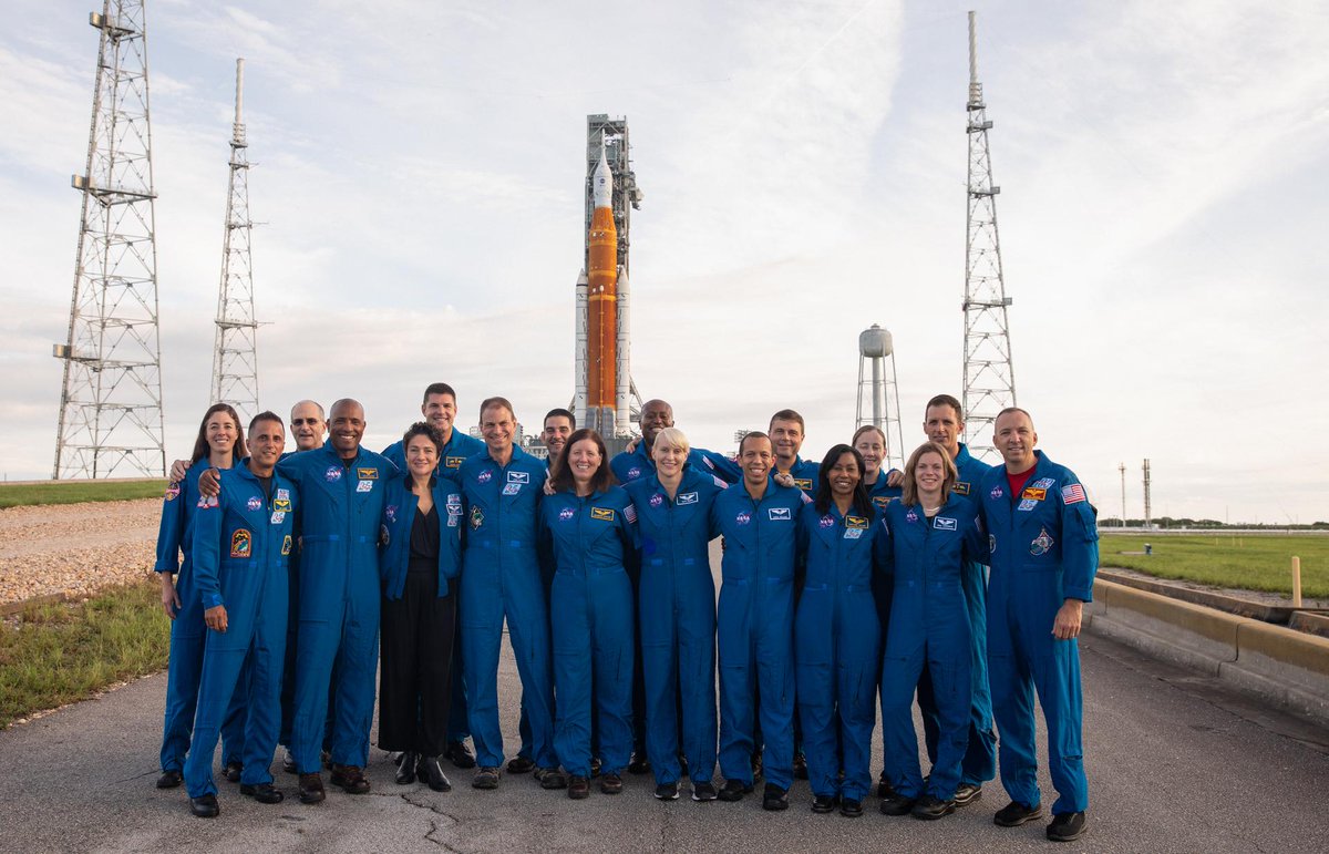 NASA_Johnson's tweet image. This #NationalAstronautDay, we honor those who have braved the unknown for the sake of humankind.
64 years ago, Alan Shepard became the first American in space. Since then, there have been 23 astronaut classes and we are looking forward to welcoming the 24th this year! Today, we…