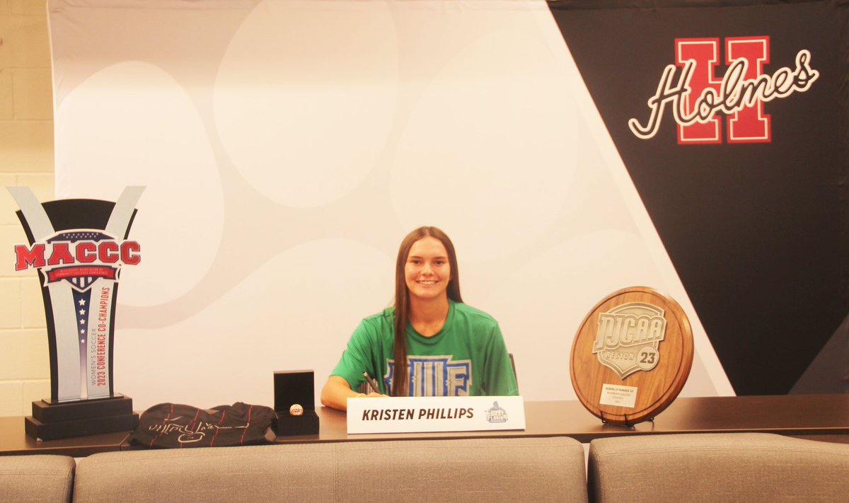 Big Congrats to sophomore forward, Kristen Phillips on signing with the University of West Florida!!

West Florida is a D2 school that competes in the GSC. They were most recently conference champions, posted a 17-1-4 record, and made it to the NCAA Elite 8! 

#4YearDogs #Proud