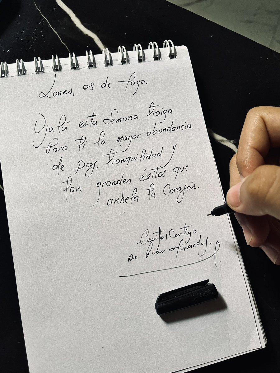 Escritoscontigo's tweet photo. Que sea una semana de muchas bendiciones. 

#FelizLunes 🙏🏻💫 https://t.co/2nceVmLYlu