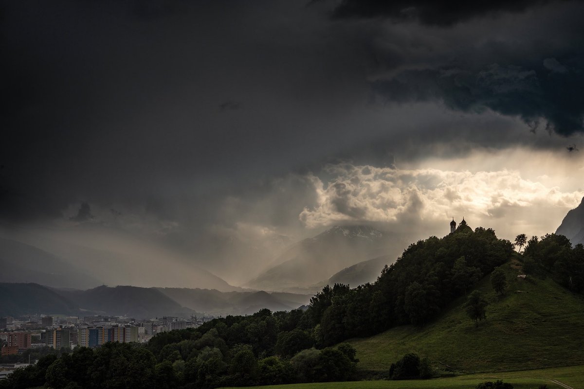 When the clouds look really powerful 🌧️

📷: Danijel Jovanovic #myinnsbruck