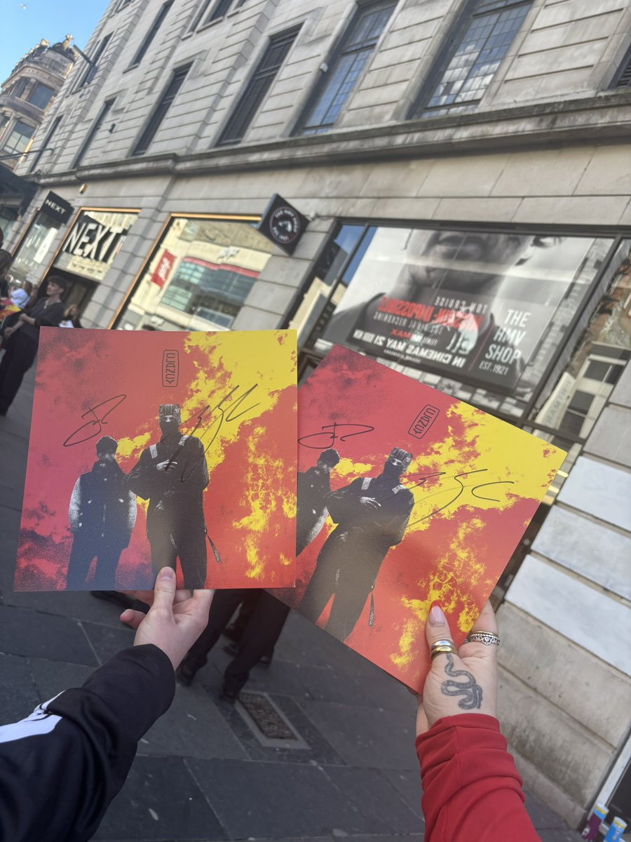 met twenty one pilots AGAIN ❤️💛
<a href="/hmvArgyleSt/">hmv Glasgow Argyle</a> <a href="/twentyonepilots/">twenty one pilots</a>