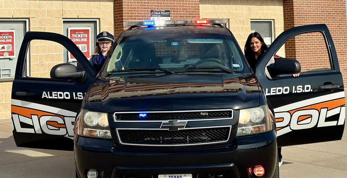 Ofc. Bassham had some backup at Coder Elementary this morning! Thanks to Junior Ofc. Daves this morning for the assistance.