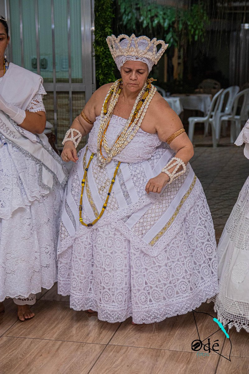 AladeFunfun's tweet image. ⚜️Bessen⚜️
- Enviamos para todo Brasil.📦
- Aceitamos cartões de débito e crédito.💳
.
.
.
#candomblé #ketu #efon #jeje #angola #oxumare #osumare #bessen #dan #arroboboi #arroidan #búzios #olubajé #paramentas #ade #bioco #capacete #orisa #vodun #nkisi