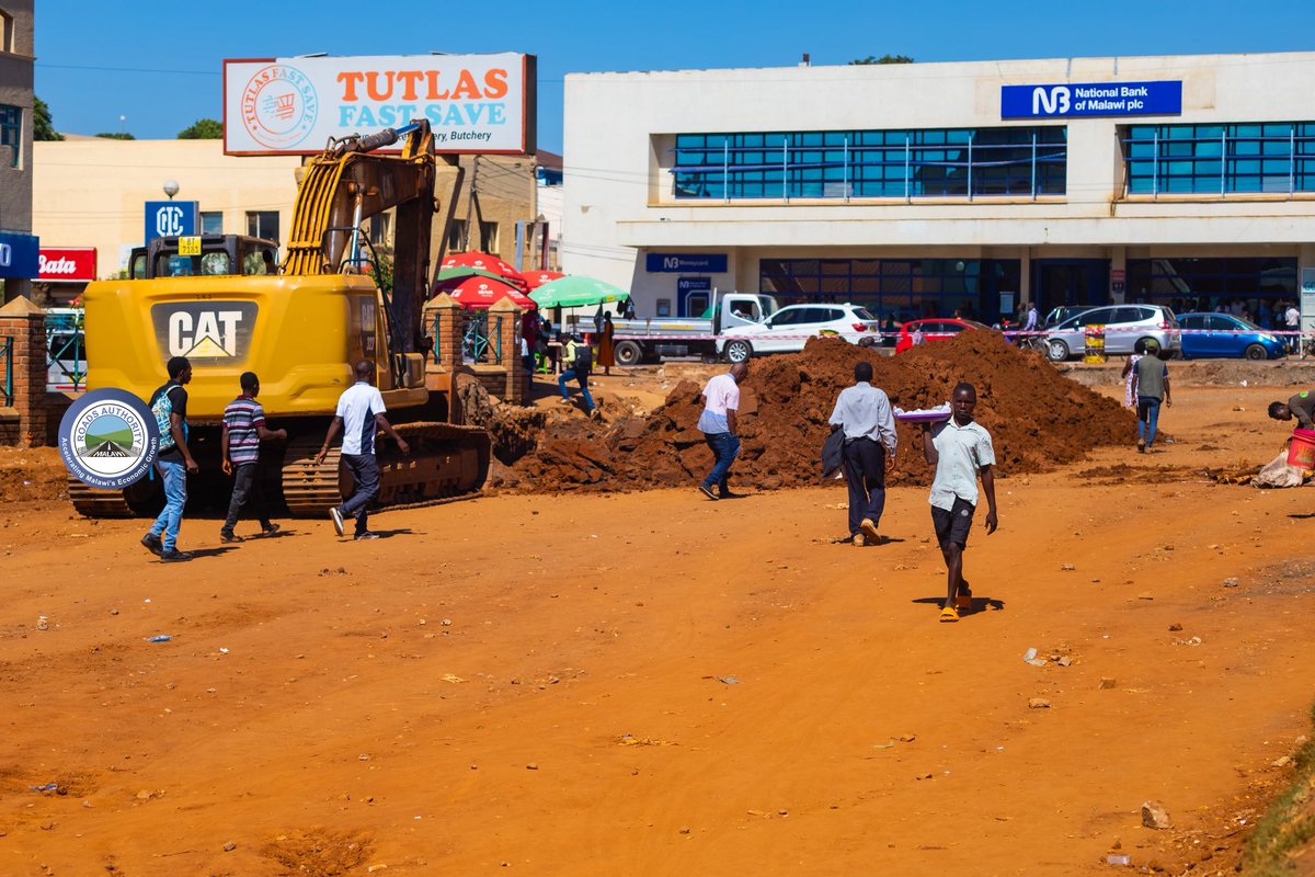 SHARRAR STREET TRANSFORMATION UNDERWAY!

Upgrading has officially begun on Sharrar Street in Lilongwe City. The vital 0.9-kilometer stretch, running from Standard Bank to Shoprite, is being funded by the Government of Malawi.