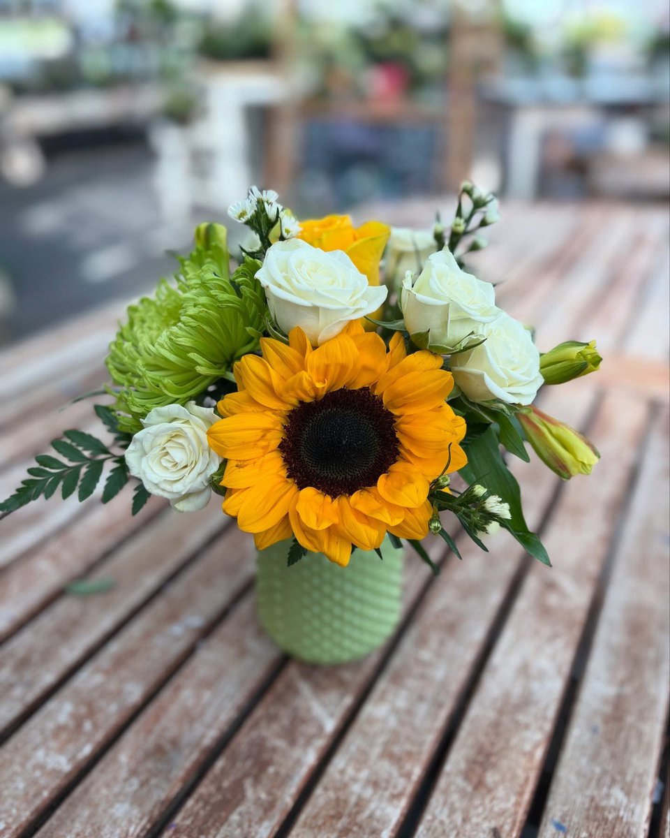 Make Mom smile this Mother’s Day 💐
Stop by Kar-Fre Flowers and Gifts in Sycamore for beautiful, fresh arrangements made with love. #ShopLocal #MothersDayMagic