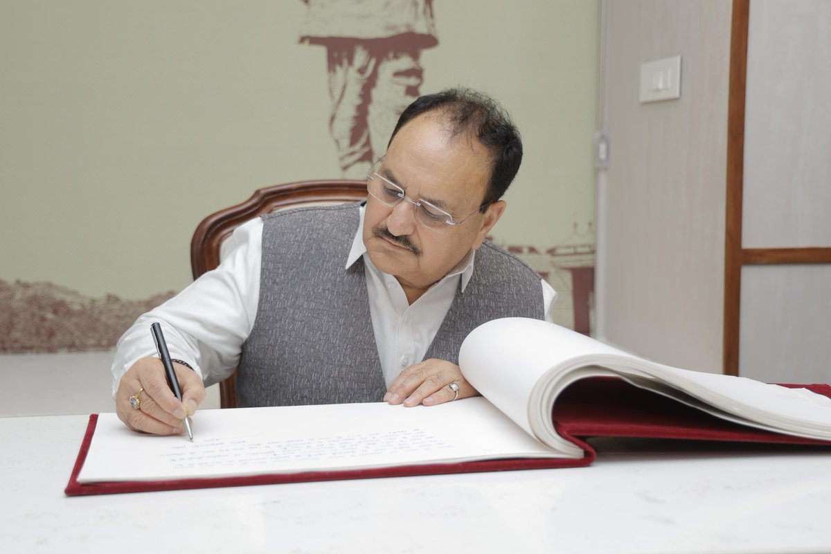 आज केवड़िया, गुजरात में देश की एकता और अखंडता के प्रतीक लौह-पुरुष सरदार वल्लभ भाई पटेल जी की प्रतिमा ‘Statue of Unity’ को नमन कर पुष्पांजलि अर्पित की।

सरदार वल्लभ भाई पटेल जी एक ऐसे राजनेता थे, जिन्होंने भारत की रियासतों को एकता के सूत्र में पिरोया। उनका सम्पूर्ण जीवन देश को