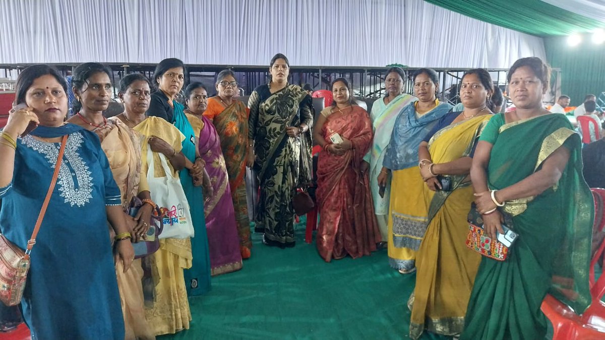 JharkhandPMC's tweet photo. संविधान बचाओ रैली" लिए कांग्रेस राष्ट्रीय अध्यक्ष श्री मल्लिकार्जुन खड़गे जी और राष्ट्रीय महासचिव संगठन श्री @kcvenugopalmp , @LambaAlka जी का झारखंड आगमन 6 मई, 2025 को हो रहा है। जिसे लेकर @gunjanS9434 जी कार्यक्रम स्थल पहुंच कर पंडाल निर्माण कार्यक्रम निरीक्षण करते हुए। https://t.co/dSLpk9DYUN