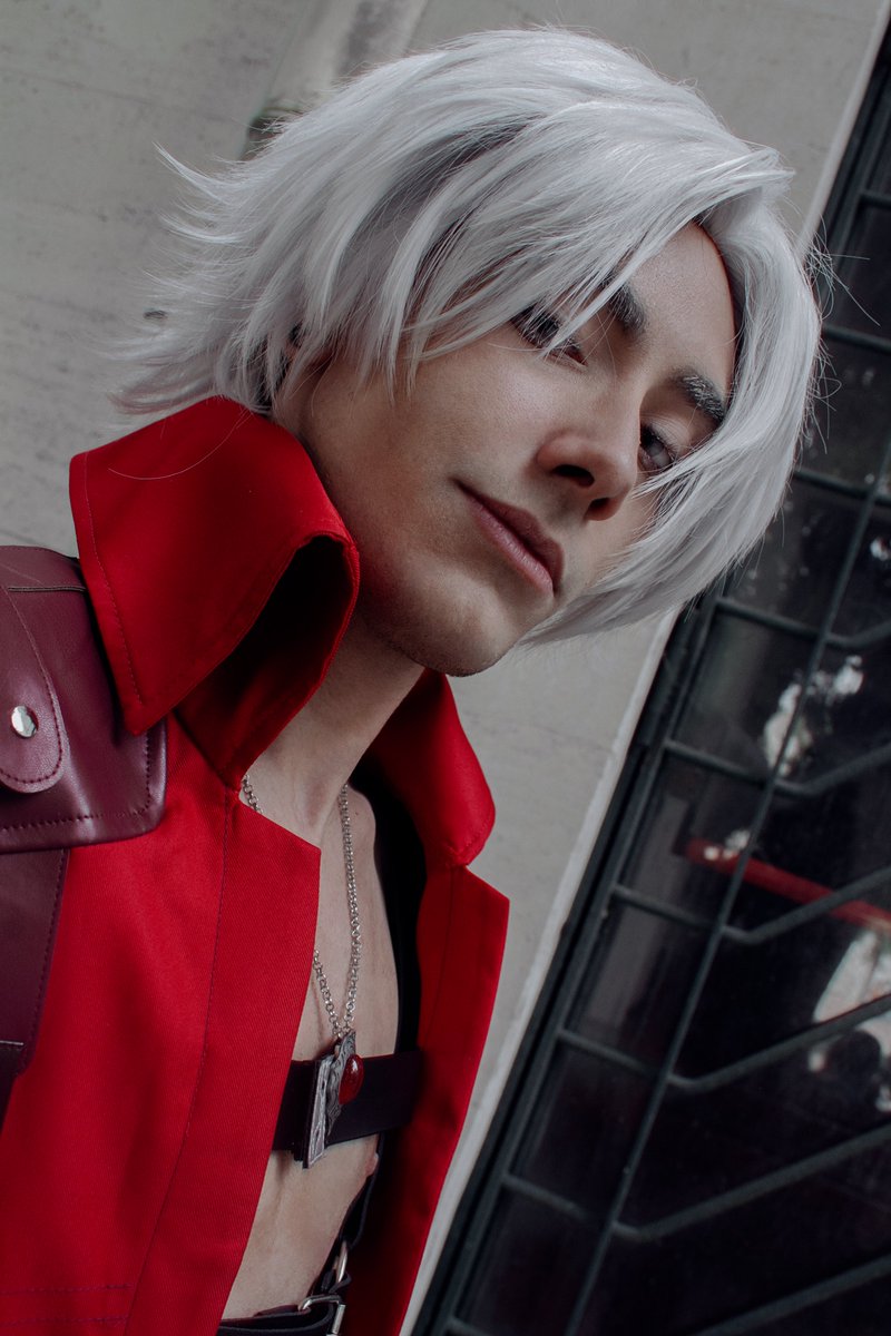 storytellering's tweet photo. did some bootleg dante cosplay and now I've hyped myself up into cosplaying Dante for real lol #dmc  (photos taken by @/fadiesismin) https://t.co/cID8jNxqsX