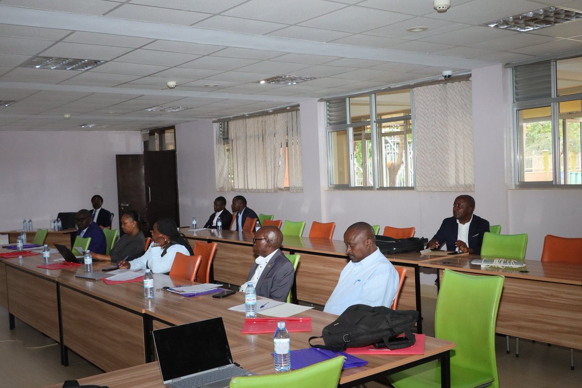 We continue to strive to be a vibrant university of academic excellence in the Great Lakes region and beyond through staff engagement. Several of our key unit leaders are undergoing training on policy development at the Civil Service College in Jinja.
gallery.kab.ac.ug/capacity-build…