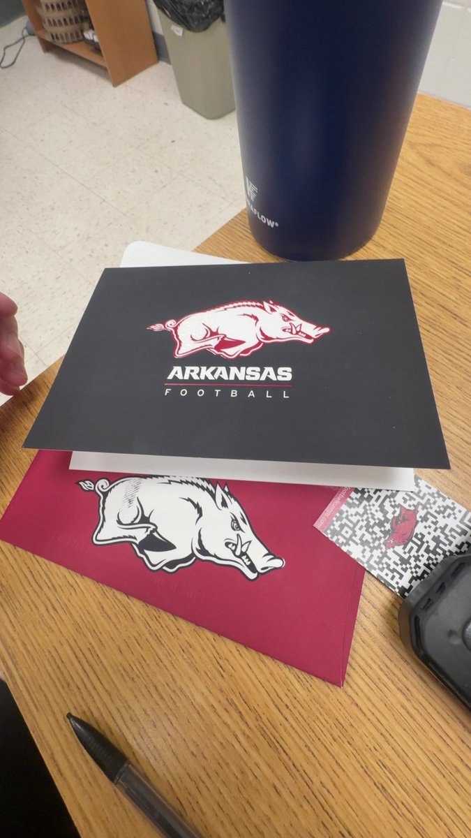 JakobMadden5's tweet image. Thank you to @CoachSFountain and @RazorbackFB for the handwritten letter this morning 
@Coach_FredM @CarterVikingsFB @HKA_Tanalski @shanee_mc