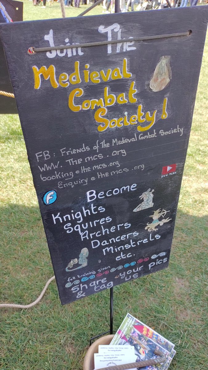 TradeMemorial's tweet image. Not really the historical era of the @TradeMemorial group but it was an honour to meet Queen Philippa of Hainault 👑👸 the wife of Edward III at the May Day Fayre organised by Leighton Linslade Rotary @LeightonSanta today. Thanks @themcs1346 ⚔️✨ #historymatters
