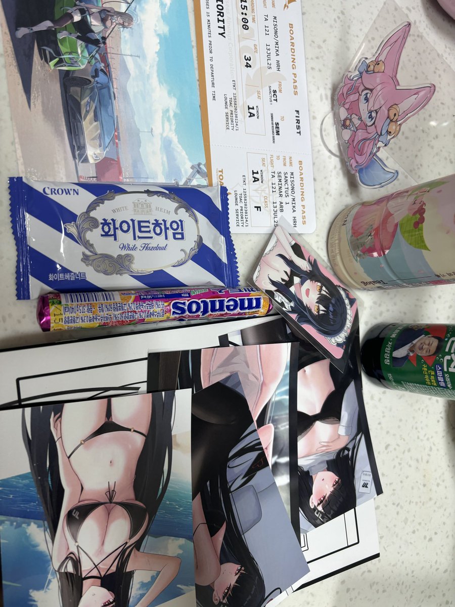 선물들과 내 키링♥️ 
넘이쁘고 귀욥죠 ㅜㅜ 롤 너무 조아♥️♥️