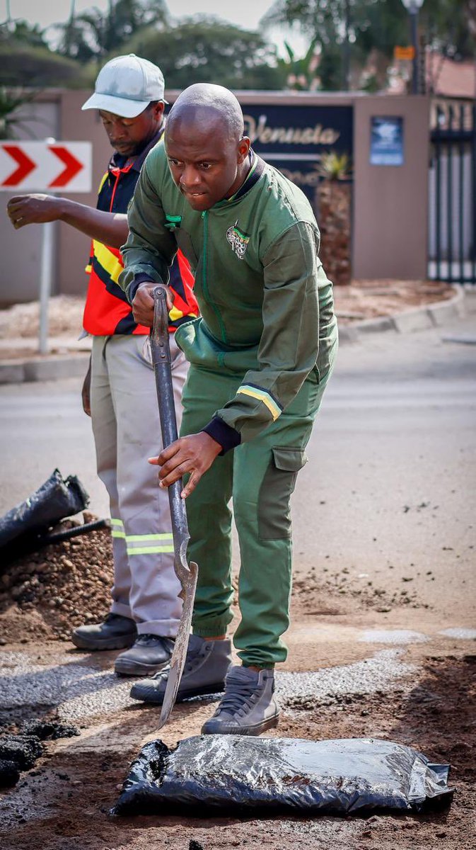 ANCIkeMaphotoB1's tweet photo. [IN PICTURES] The ANC’s Letšema campaign promotes active citizenry. In line with this, the ANC in Ward 21, General Ike Maphoto Branch, embarked on pothole patching drive at the corner of Schalk and Outspan in Bendor, demonstrating a hands-on approach to community activism. https://t.co/STOR9ZQjDJ
