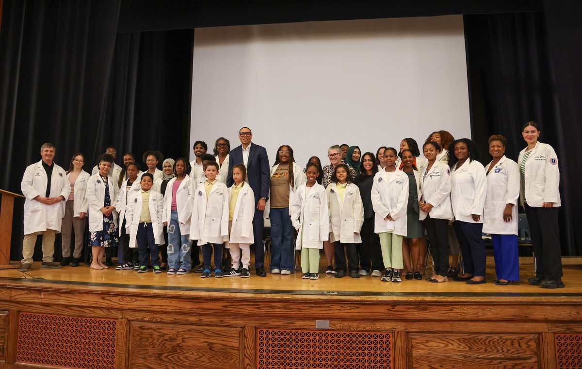 Chancellor Ferebee (@dcpschancellor) on Twitter photo Harriet Tubman said, "every great dream begins with a dreamer."
15 scholars from her namesake school lived up to these wise words when they received their white coats from <a href="/HowardU/">Howard University</a>'s Mini-Med Program 🦬
These future health professionals are their ancestors’ wildest dreams💙🥼💙 Harriet Tubman said, "every great dream begins with a dreamer."
15 scholars from her namesake school lived up to these wise words when they received their white coats from <a href="/HowardU/">Howard University</a>'s Mini-Med Program 🦬
These future health professionals are their ancestors’ wildest dreams💙🥼💙