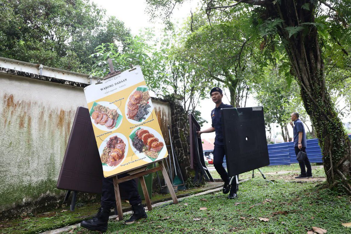 mustakim_ismail's tweet photo. Baru pergi makan smlm, arini dah kena roboh dgn MBSA wehhhh. Alamakkk 😭😭😭

Sumber : @sacitycouncil https://t.co/VBsC3sXiUL