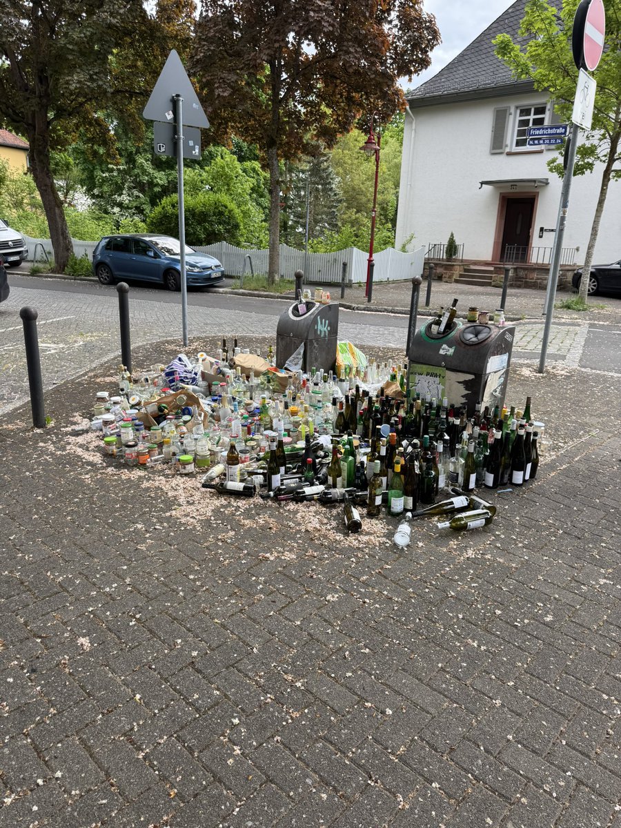 Silas (@silasg614) on Twitter photo Hab mal meine Wohnung ausgemistet Hab mal meine Wohnung ausgemistet