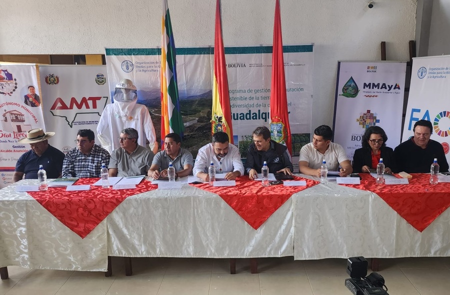 FAO Bolivia (@faobolivia) on Twitter photo 🗞️El ministerio <a href="/AmbienteyAgua/">Min. Medio Ambiente y Agua</a> y <a href="/FAOBolivia/">FAO Bolivia</a> impulsan la restauración de suelos y biodiversidad en la Cuenca del Guadalquivir
Lee la noticia en <a href="/abi_bolivia/">Agencia Boliviana de Información</a>
↘️abi.bo/index.php/comp…↙️ 🗞️El ministerio <a href="/AmbienteyAgua/">Min. Medio Ambiente y Agua</a> y <a href="/FAOBolivia/">FAO Bolivia</a> impulsan la restauración de suelos y biodiversidad en la Cuenca del Guadalquivir
Lee la noticia en <a href="/abi_bolivia/">Agencia Boliviana de Información</a>
↘️abi.bo/index.php/comp…↙️