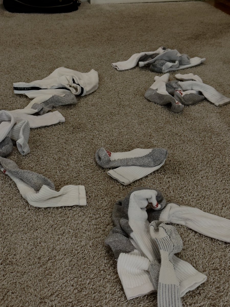 someone come clean my room pls