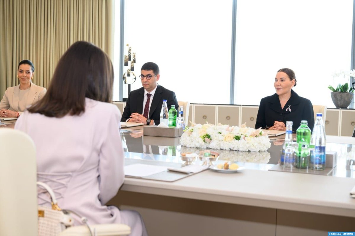 صاحبة السمو الملكي الأميرة للا حسناء تلتقي بباكو فخامة السيدة مهريبان علييفا السيدة الأولى لجمهورية أذربيجان ورئيسة مؤسسة حيدر علييف
rs.map.ma/4k2U1H9

SAR la Princesse Lalla Hasnaa rencontre à Bakou S.E. Mme Mehriban Aliyeva, Première Dame de la République d’Azerbaïdjan et