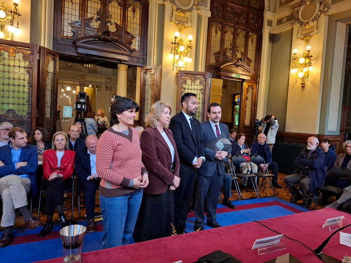 Acto institucional en la <a href="/JuntaAsturias/">Junta General del Principado de Asturias</a> por la #LibertadDePrensa junto a <a href="/AIAsturias/">Amnistia Internacional Asturias</a> Mostramos nuestro compromiso con un periodismo veraz, riguroso y honesto y nuestro apoyo a los profesionales bajo amenaza de muerte que garantizan el derecho ciudadano a la información