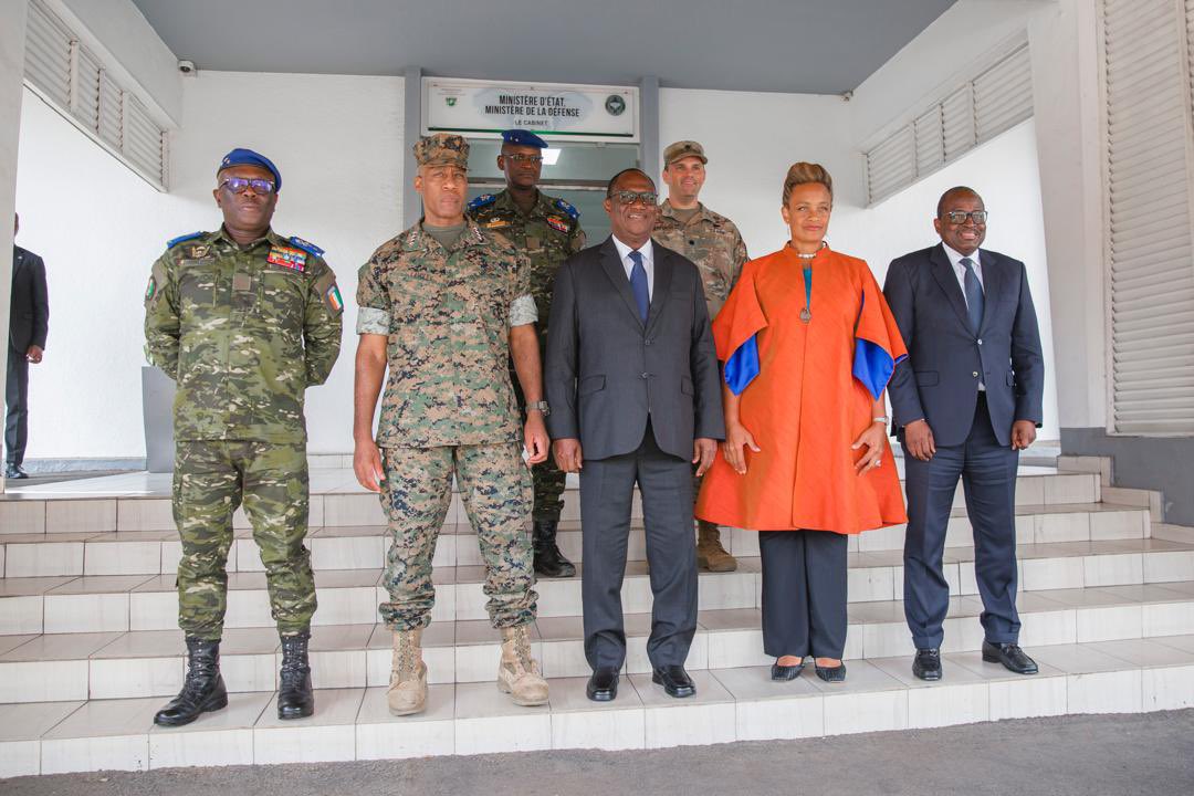 USAfricaCommand's tweet photo. Gen. Michael Langley met with Côte d’Ivoire’s Minister of Defence Ouattara and military leaders during #Flintlock25, underscoring the US’ commitment to peace through strength by working alongside partners to counter terror groups threatening W. Africa and the US Homeland. https://t.co/ZtenozotfX