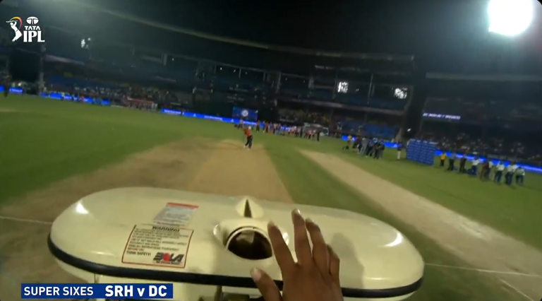 IPL 2025: Funniest Memes from SRH vs DC Mid-Innings of Match 55 tweet-post