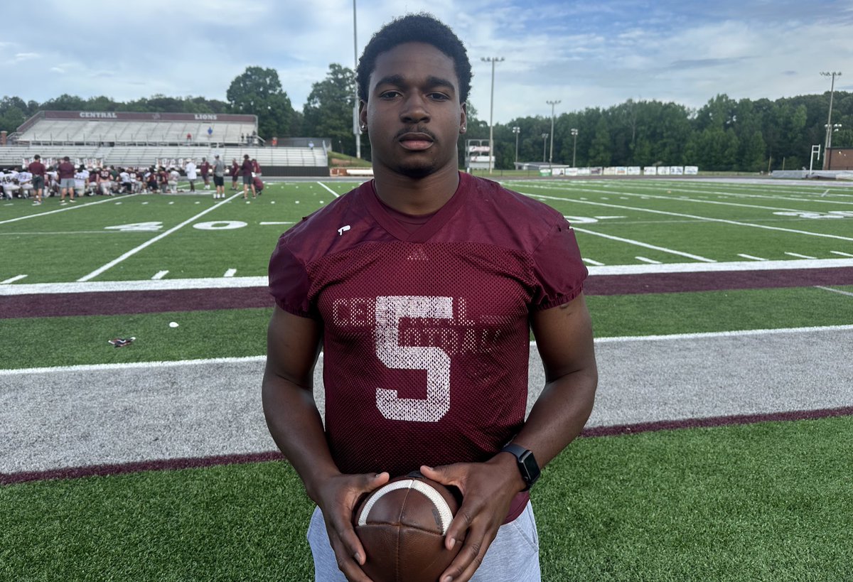Brett Greenberg (@brettgreenberg_) on Twitter photo Jonaz Walton didn’t visit Alabama this spring, but the 5-foot-11, 205-pounder will return to campus later this month for an OV.
More on the relationship with <a href="/BAMACoachG/">Robert Gillespie</a> since eighth grade & trust in <a href="/KalenDeBoer/">Kalen DeBoer</a>
‘Recruitment has been amazing…’
🔗 bit.ly/3EUhhIs Jonaz Walton didn’t visit Alabama this spring, but the 5-foot-11, 205-pounder will return to campus later this month for an OV.
More on the relationship with <a href="/BAMACoachG/">Robert Gillespie</a> since eighth grade & trust in <a href="/KalenDeBoer/">Kalen DeBoer</a>
‘Recruitment has been amazing…’
🔗 bit.ly/3EUhhIs
