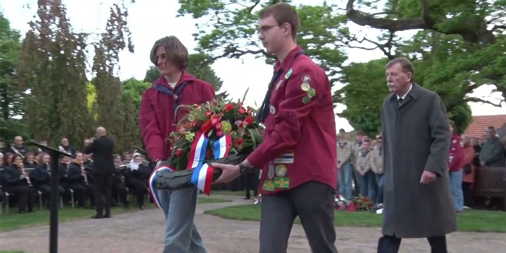 inmill's tweet photo. Video: Dodenherdenking in Mill https://t.co/bNmfUQoG9C https://t.co/wrM2QTazxo