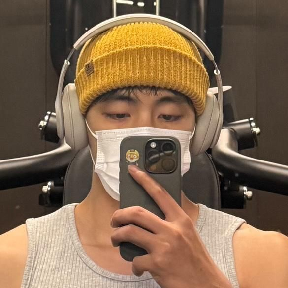 sweetkthland's tweet photo. — ¿ARMY, YA DEJASTE TUS VOTOS POR TAEHYUNG EN USEN?

🏆 Request Artist of The Year (#V)
✓ Maximo 24 votos por día y por cuenta 
🗳️: https://t.co/Ff5odqyFjb 

↓ puedes dejar tus ss de votación 🥳

VOTE V FOR USEN
#VoteForKimTaehyug 
#Winter_Ahead https://t.co/A2A6IJGKAr