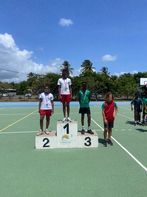 Cross du cycle 3 au collège Jeanne et Emile Adenet : une occasion de découvrir le collège pour les CM2 des écoles du François tout en maitrisant son allure et son effort sur la distance. #SOP2025 #héritagegénération2024