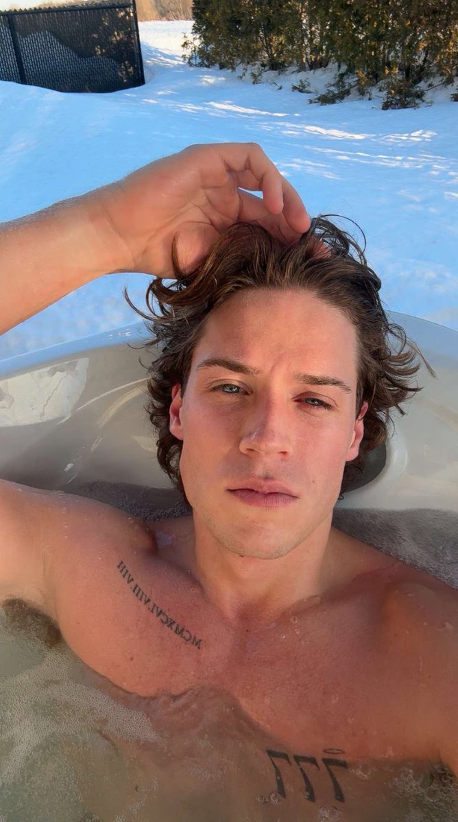 RT if I’m your type — muscle, attitude, and zero mercy.
😈 Sub if you'd say “yes sir” and take it all.
#TwunkDominant #WreckedByFlex #NSFWSin