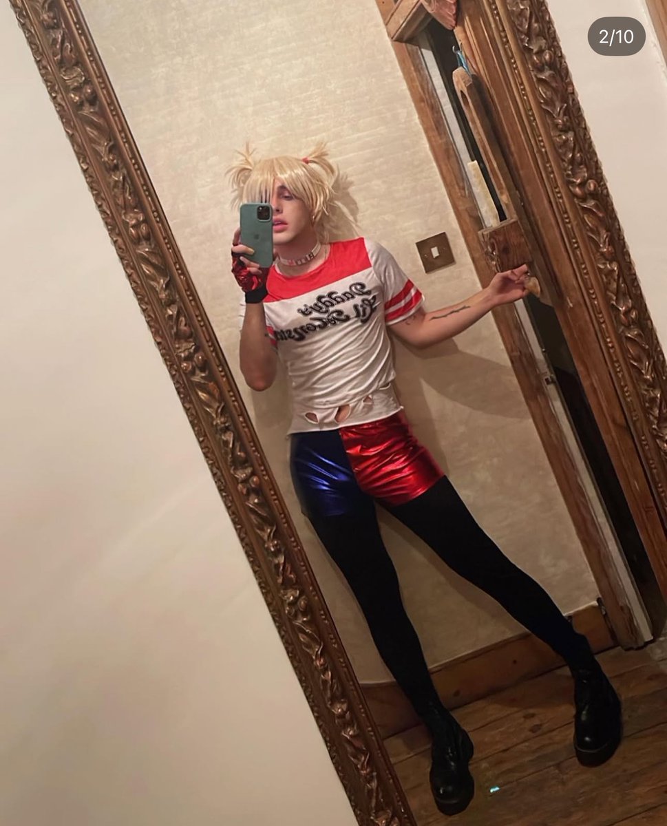 tiktok live later 8pm uk time