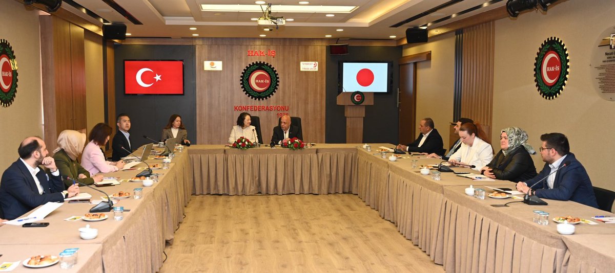 Geçtiğimiz yıl Japonya'da ziyaret ederek verimli bir görüşme gerçekleştirdiğimiz Japonya Sendikalar Konfederasyonu (RENGO) Genel Başkanı Sayın Tomoko Yoshino ve heyetini, bu kez Konfederasyonumuz HAK-İŞ'in Genel Başkanı Sayın Mahmut Arslan'ın başkanlığında HAK-İŞ Genel Yönetim