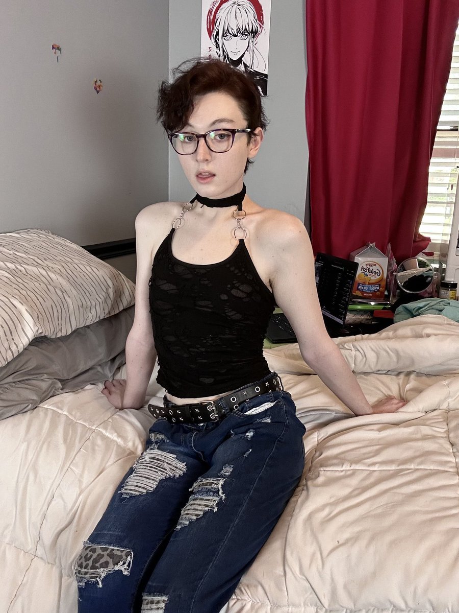 Raven🏳️⚧️ (@raventheghost__) on Twitter photo You like my top ? You like my top ?