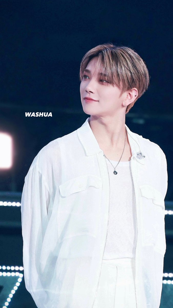 Prince 👑 🤎🤍

#Joshua #조슈아 #홍지수 #svt #japanfm #osaka